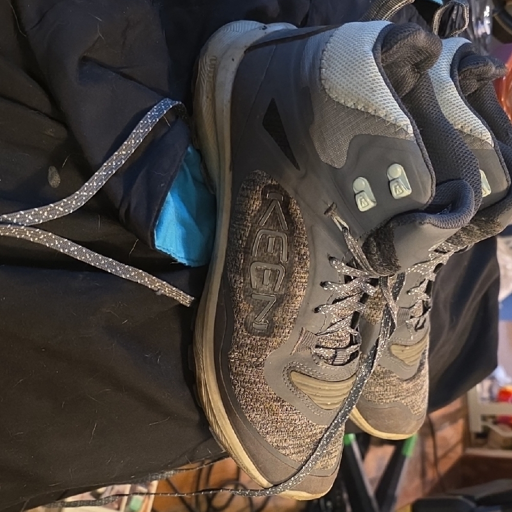 Keen Gray Athletic Shoes with Suede and Mesh